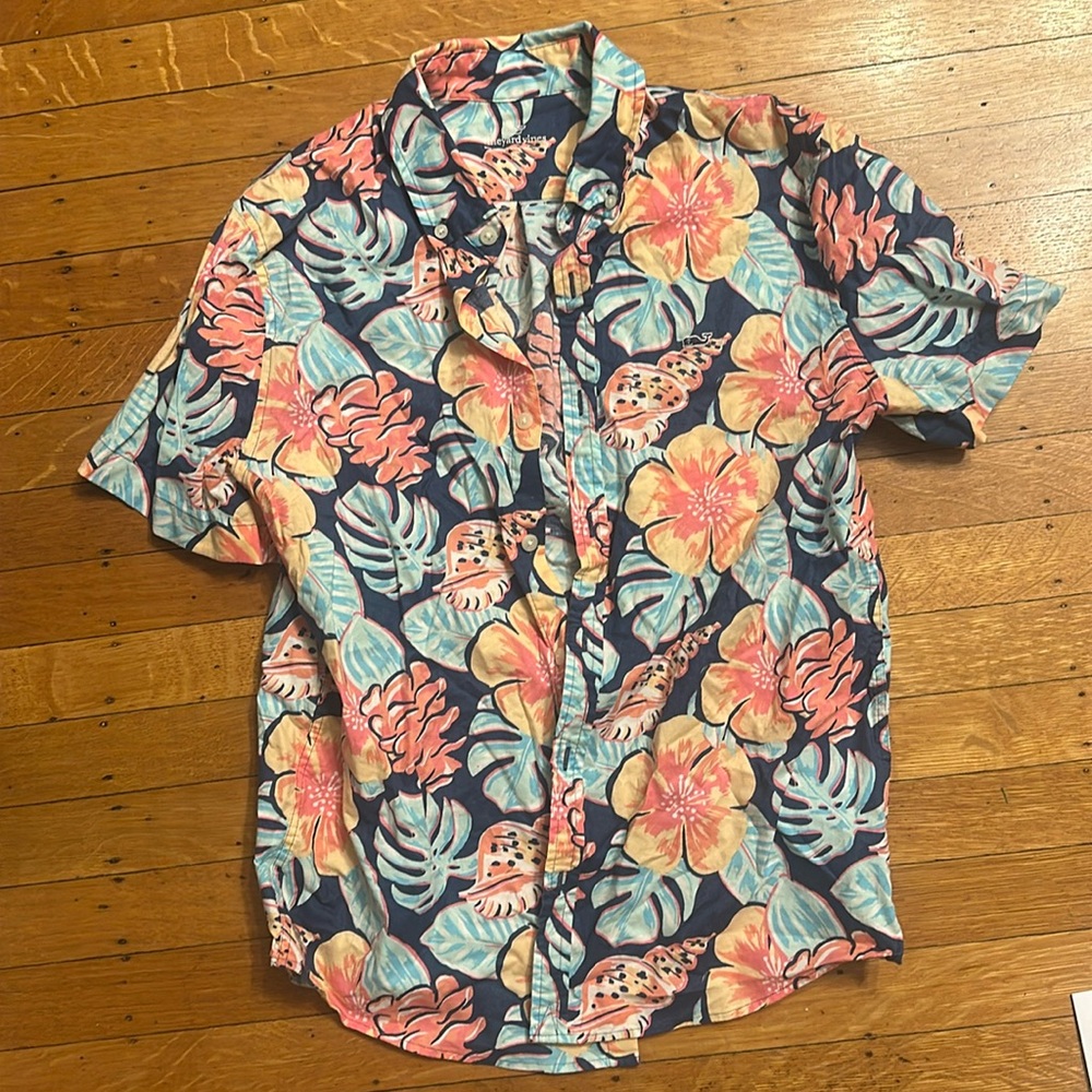 Vineyard Vines Boys XL Great Condition Hibiscus luau shirt